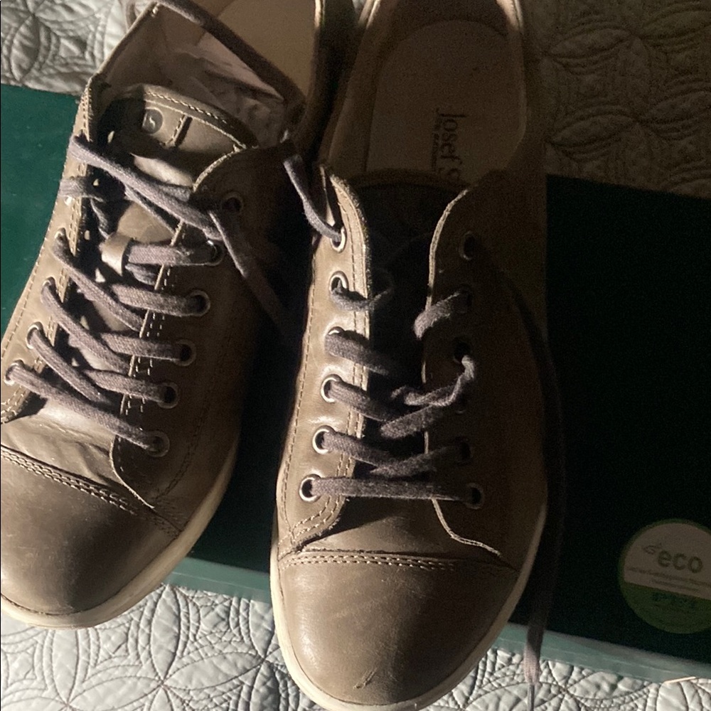 Women sneakers, leather